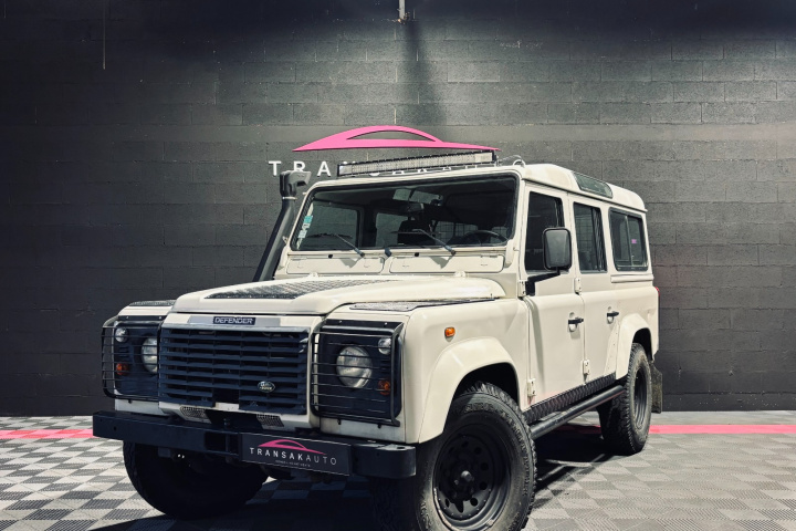 LAND ROVER DEFENDER 110 STATION WAGON